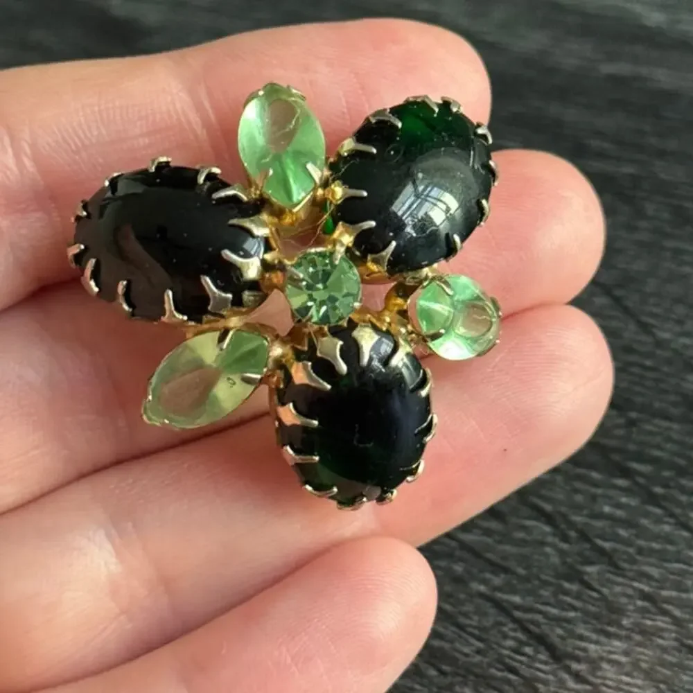 Vintage 1960s‎ Green Stones And Gold Tone Cabochon Prong Set Brooch Pin